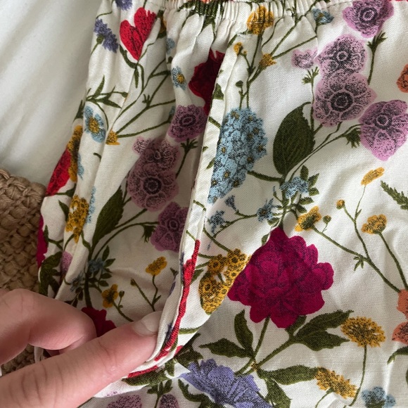 H&M romper: floral pattern & has pockets! - Picture 3 of 3